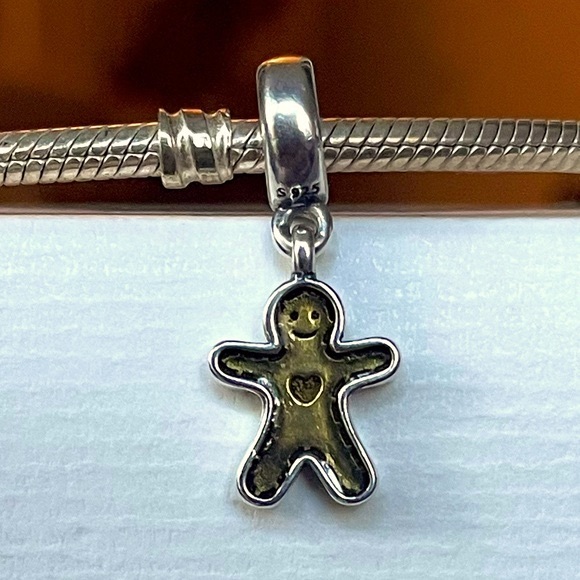 100% Authentic Pandora Sterling Silver GINGERBREAD MAN Dangle Charm #790997EN… - Picture 2 of 3